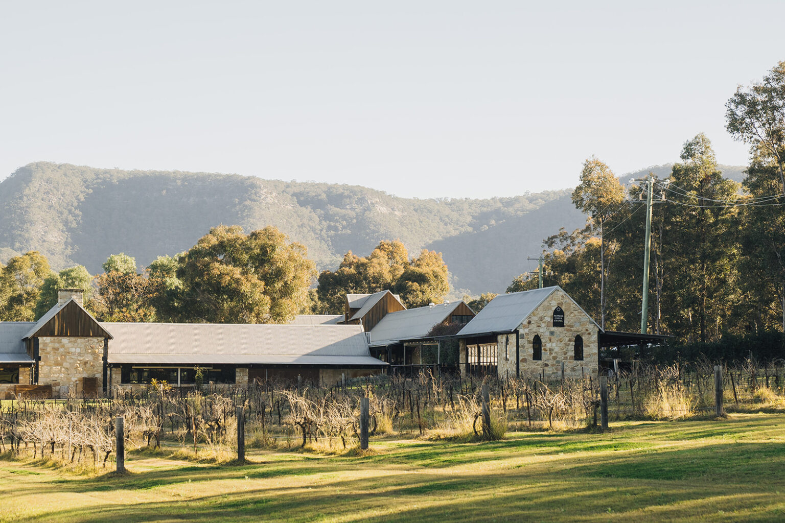 Peppers Creek buildings below the Brokenback Range