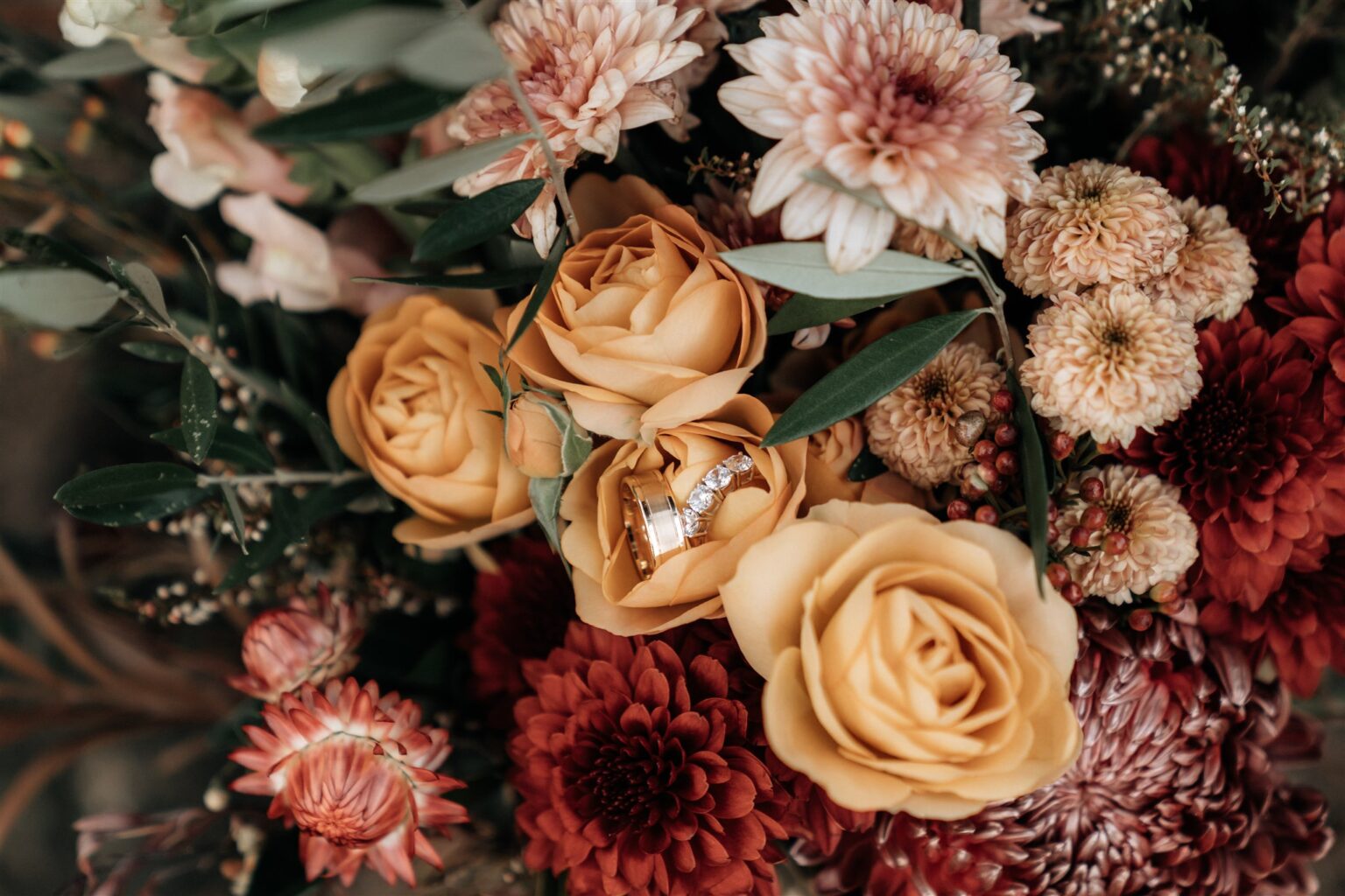 Autumn-toned bouquet with roses and dahlias