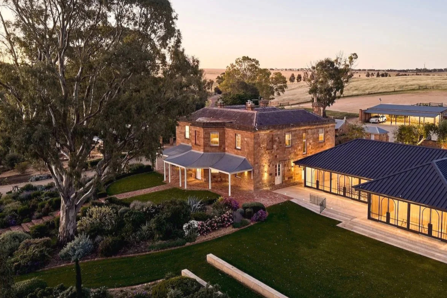 Kingsford The Barossa homestead and suites lit at dusk