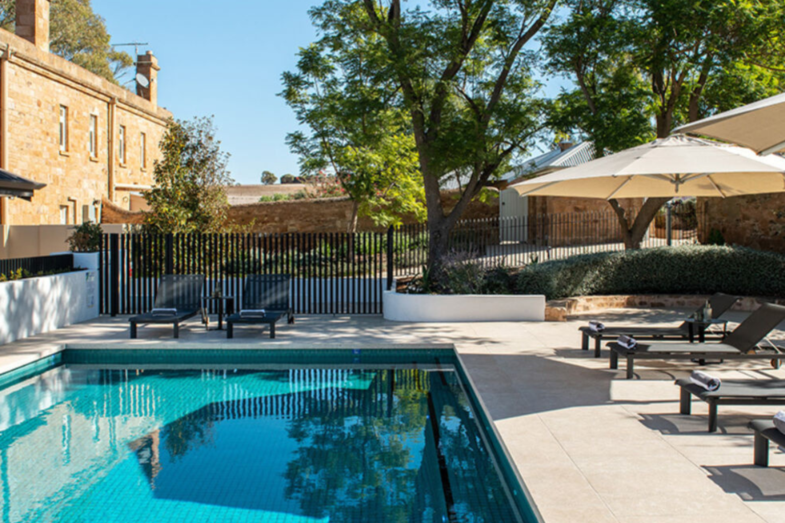 Swimming pool and sun loungers at Kingsford The Barossa
