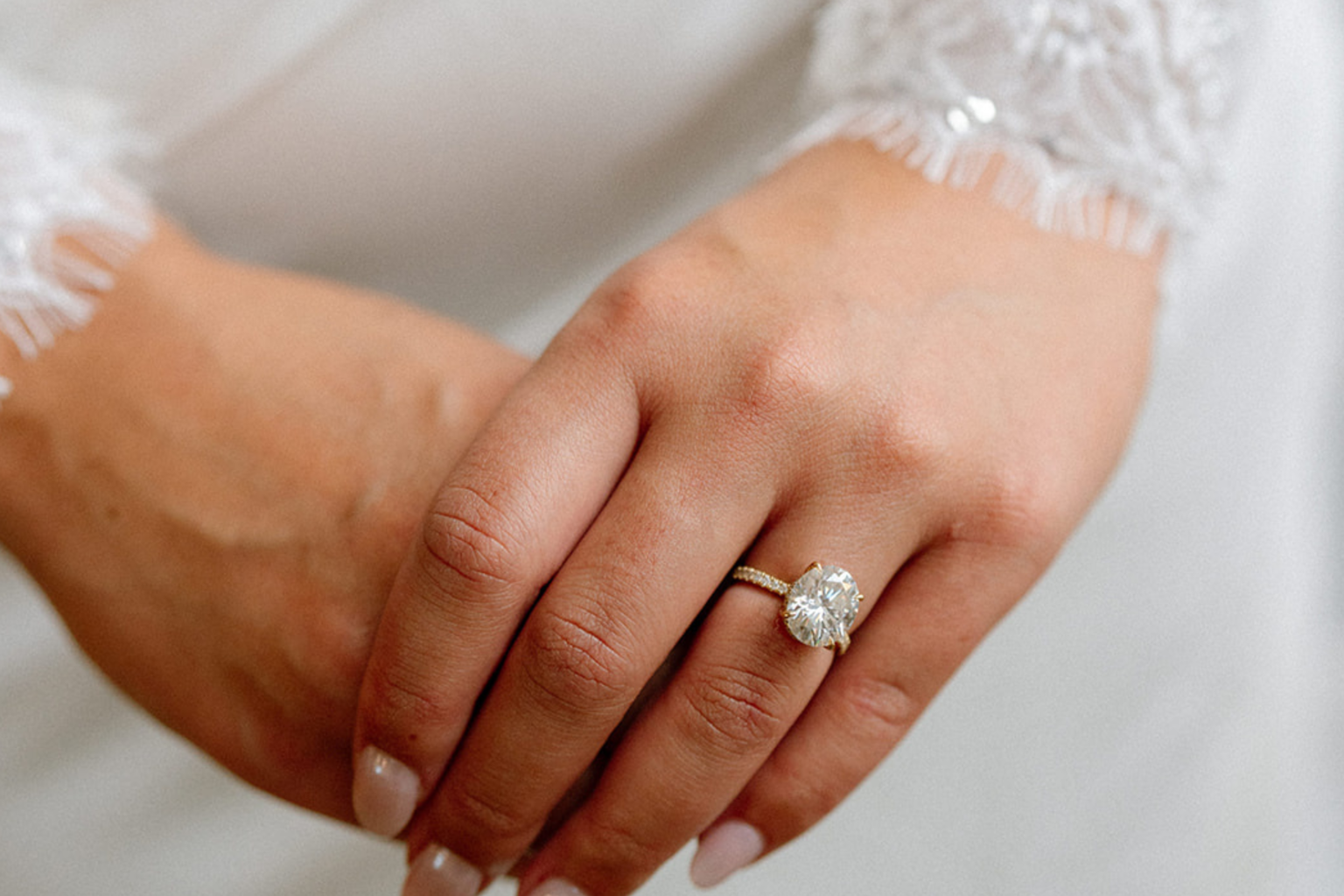 Close-up of the bride's engagement ring