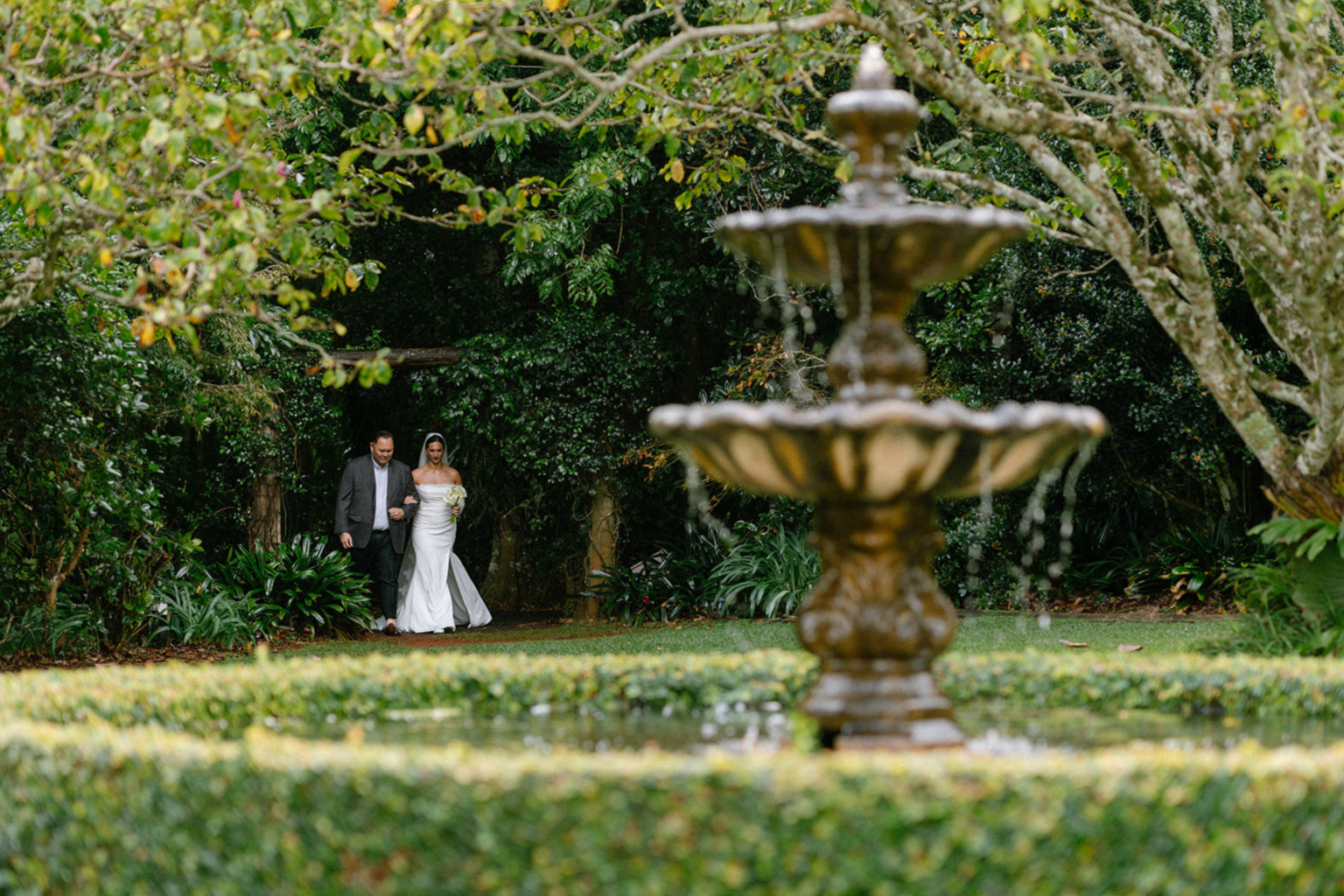 Couple in the fountain garden at Highgarden Estate